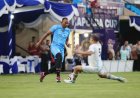 Pertandingan Eksibisi Kapolda Cup 4, Dirlantas Polda Jatim Saat Berlaga di Lapangan Hijau